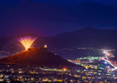 Purple and Gold Fireworks Castle Rock CO Starlighting